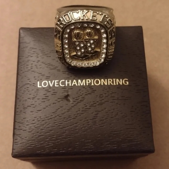 HAKEEM OLAJUWON SIZE 11 BACK TO BACK 1995 ROCKETS NBA CHAMPION RING,BOX & POSTER - Picture 15 of 17
